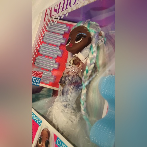 L.O.L. Surprise! OMG Lady Braids Doll with Transforming Hairstyles - Picture 11 of 16